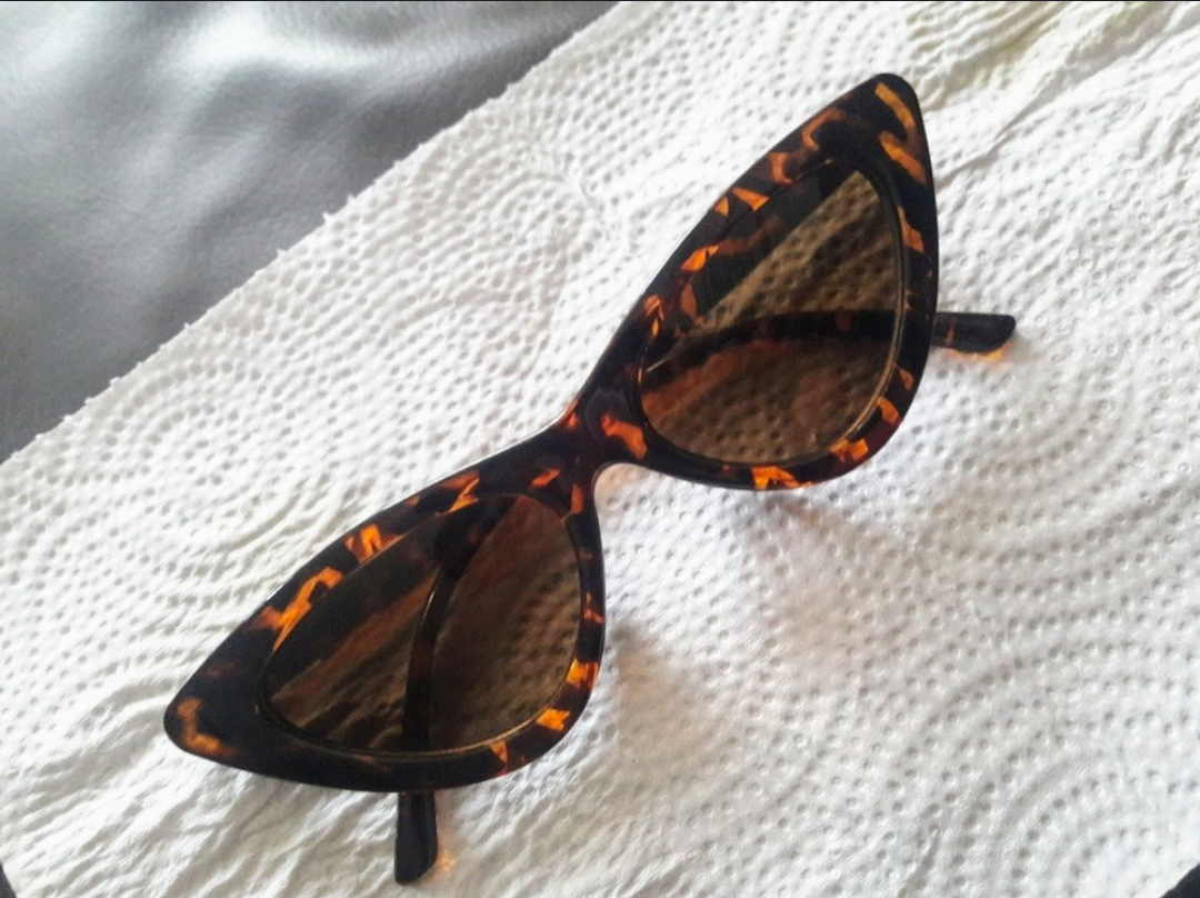 Super slim fit tortoise Cat-eye sunglasses with Amber lens