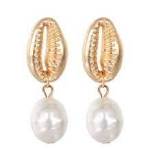 Pearl Glam. Copper tone seashell earrings w faux pearl drop. Pierced.