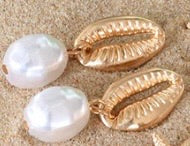 Pearl Glam. Copper tone seashell earrings w faux pearl drop. Pierced.