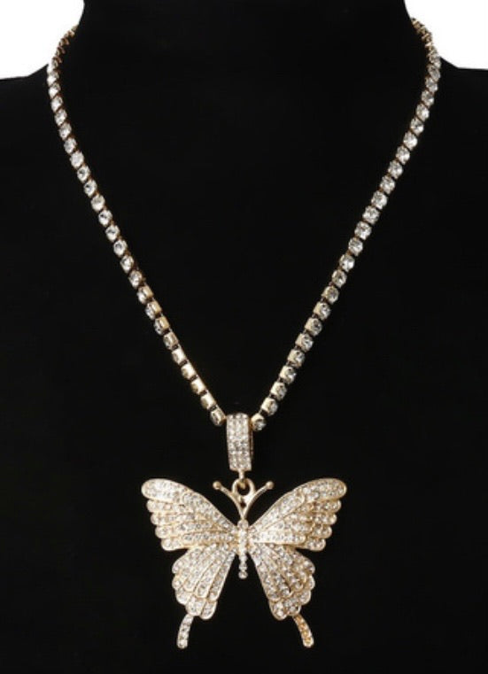 Beautiful large bling butterfly necklace in gold tone. Rhinestone chain included.